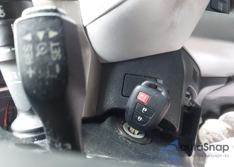 2015 Toyota Rav4 Xle z USA, uszkodzony, nr VIN JTMWFREV5FJ052826